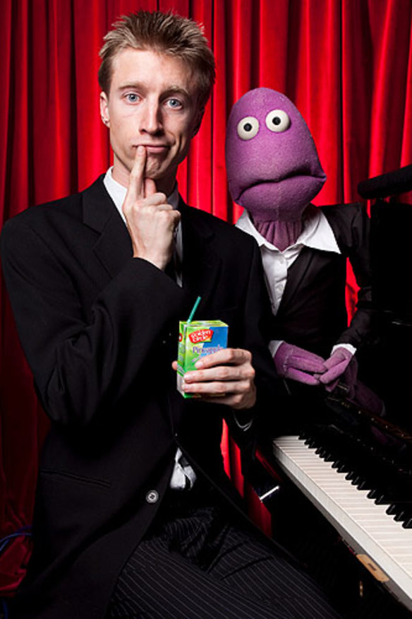 Sammy J introduced Randy at The Butterfly Club in 2006.