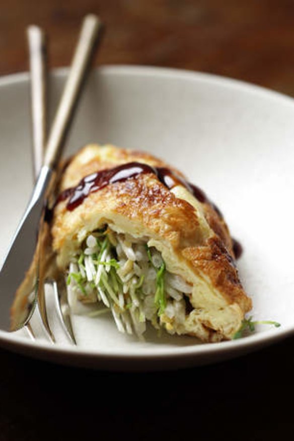 Lunch: Chinese fluffy omelette, with bean sprouts and oyster sauce.