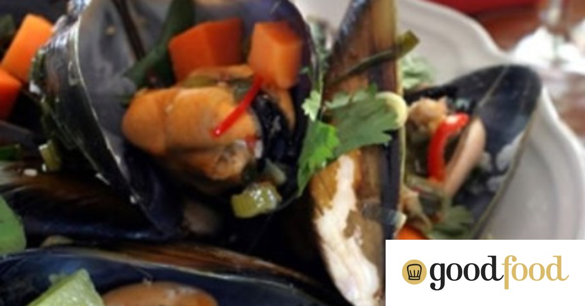 Chilli garlic and white wine mussels with crusty bread