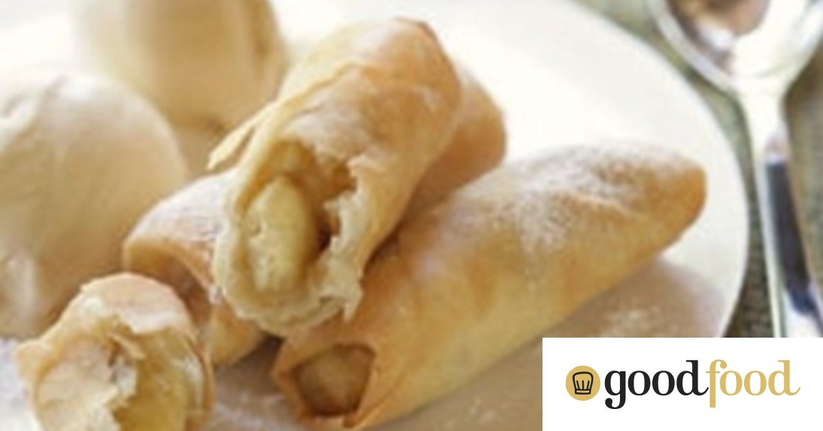 Deepfried banana roll with coconut icecream