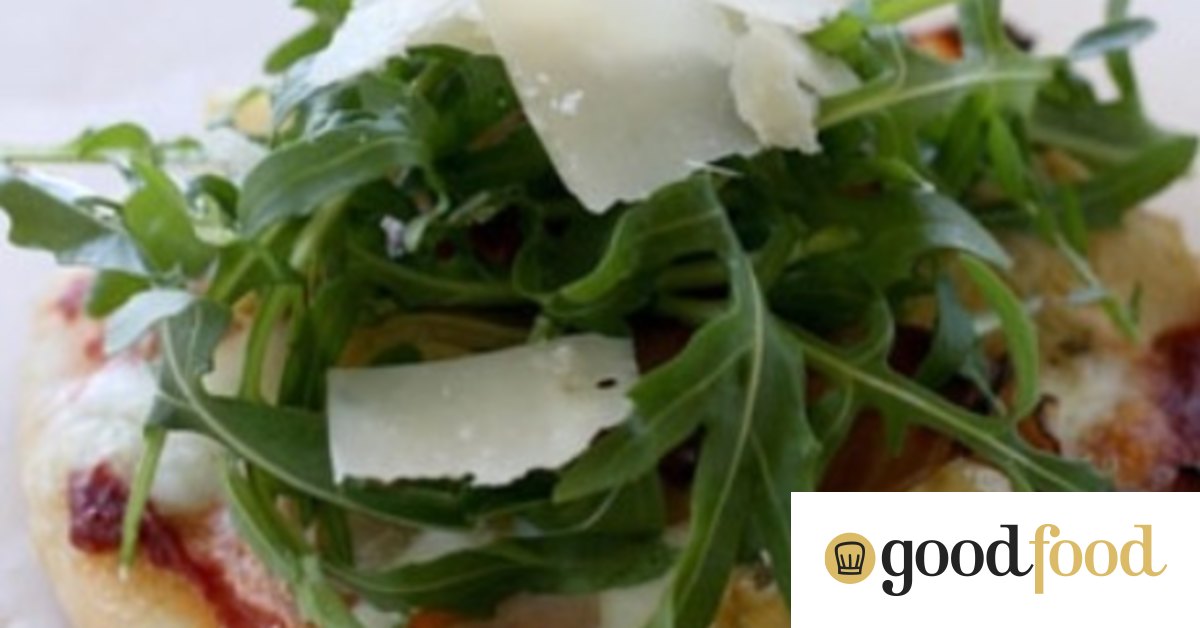 Mozzarella, artichoke and pancetta pizza