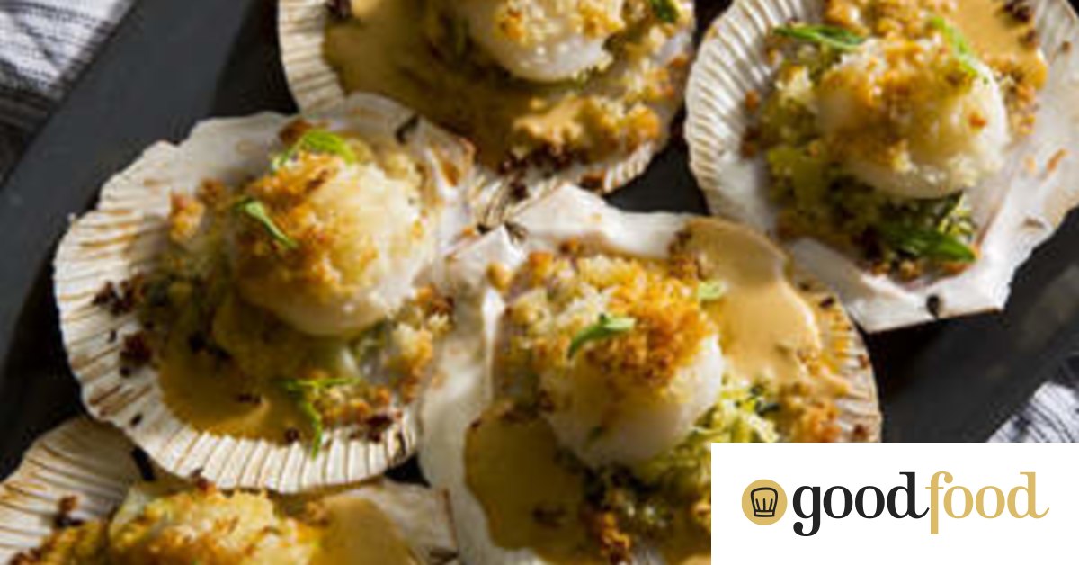 Scallops with leek, tarragon and roe sauce
