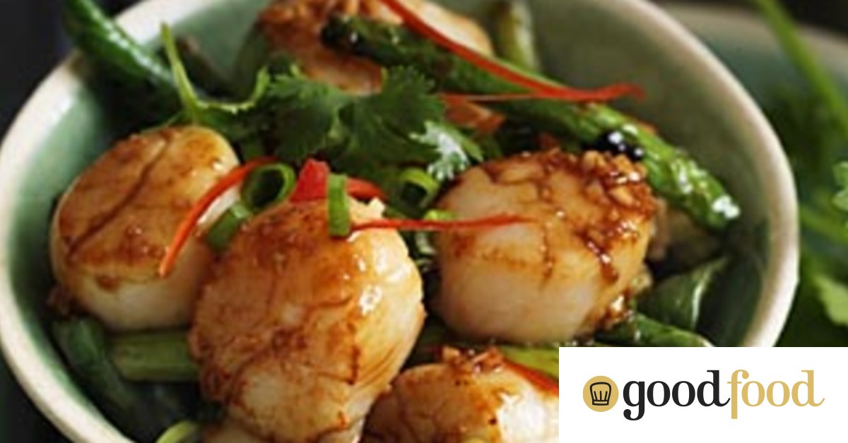 Stirfried sea scallops and beans with oyster sauce