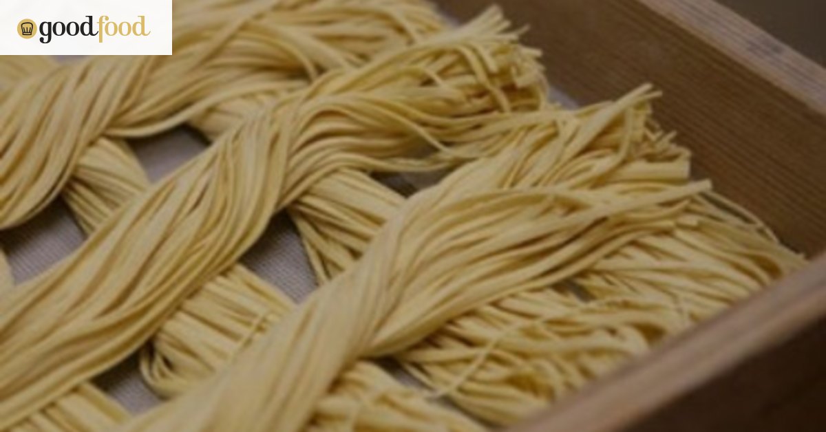 Spaghetti with tuna, lemon and rocket