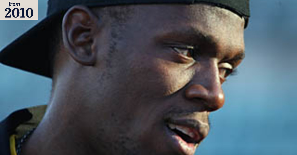 Bolt takes adoration in his stride after making showman's entrance