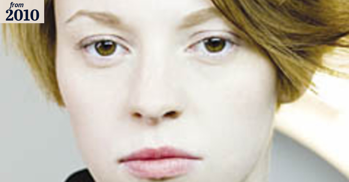 La Roux sing on despite tough times on tour