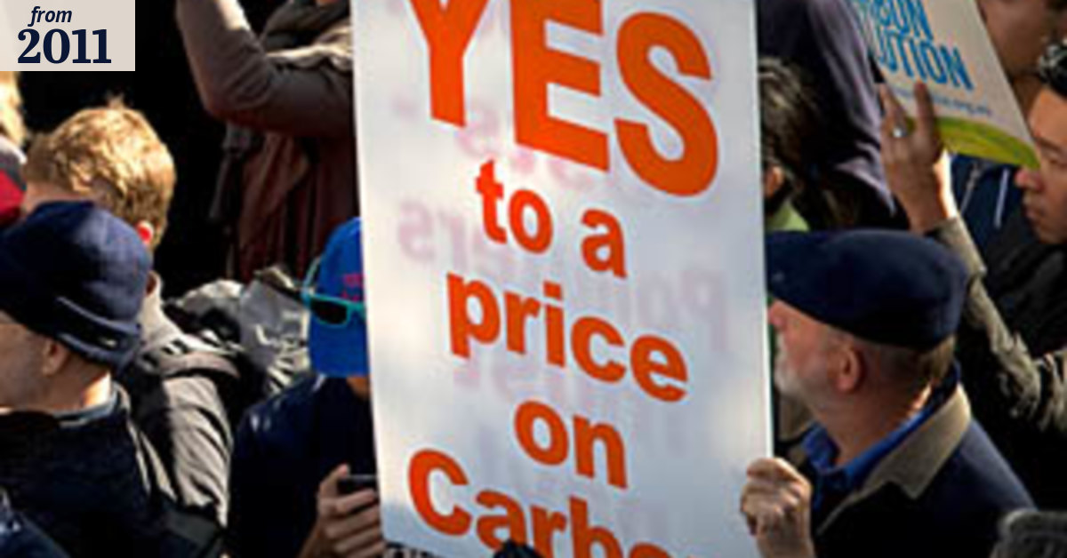 Thousands rally in support of carbon price