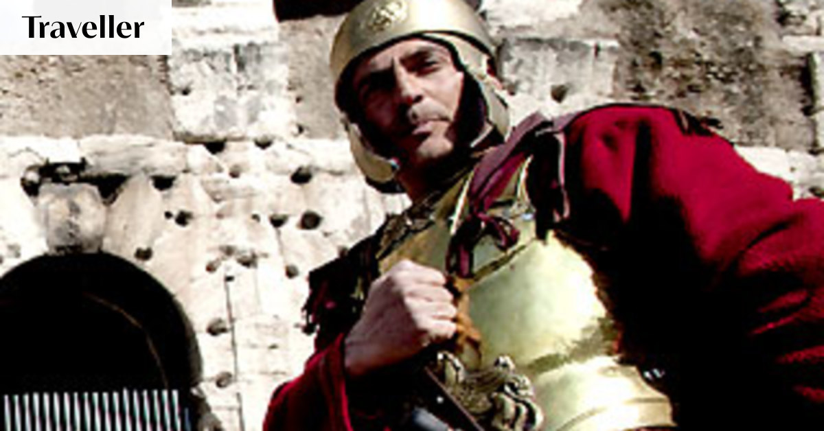 Rome police arrest Colosseum 'gladiator' gang