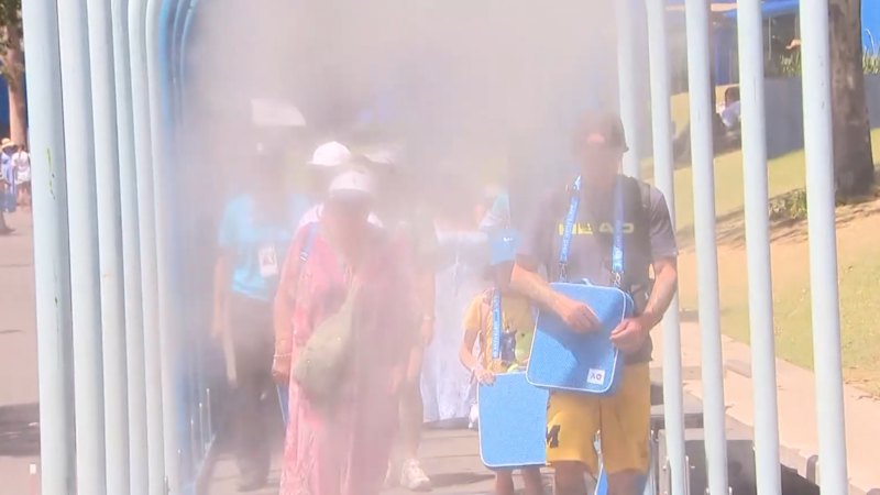 Extreme heat halts Australian Open