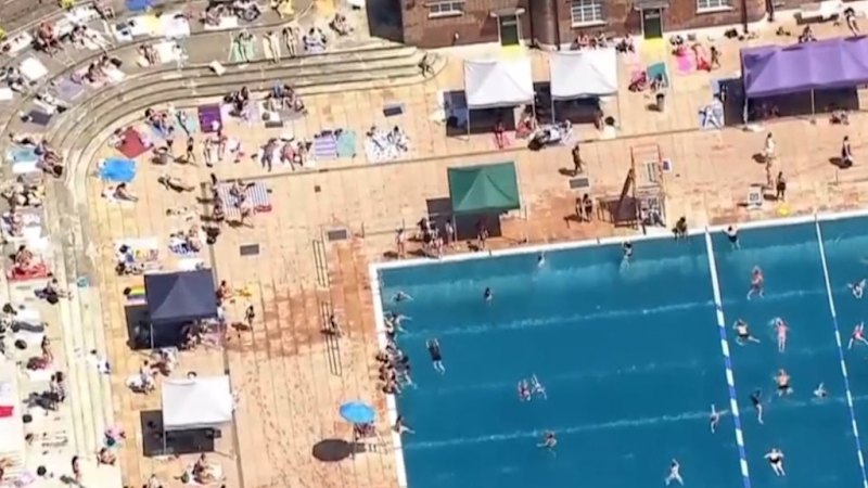 Record heatwave forces UK schools to close