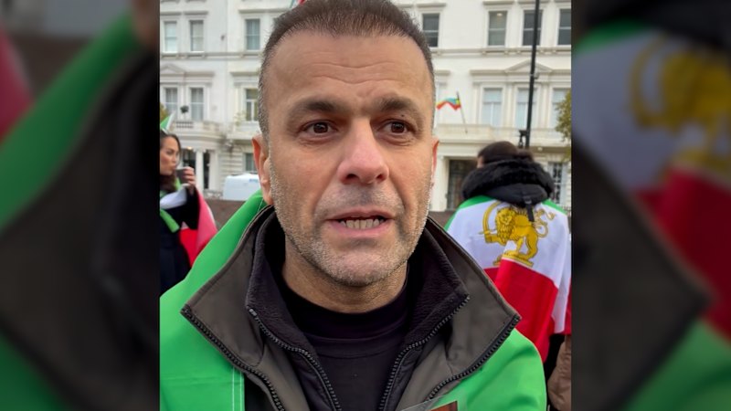 Iranians call for regime change