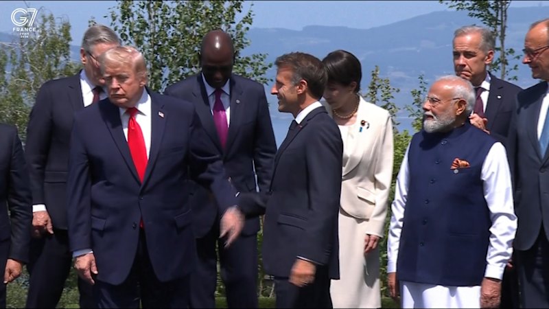 Trump wanders off at the G7