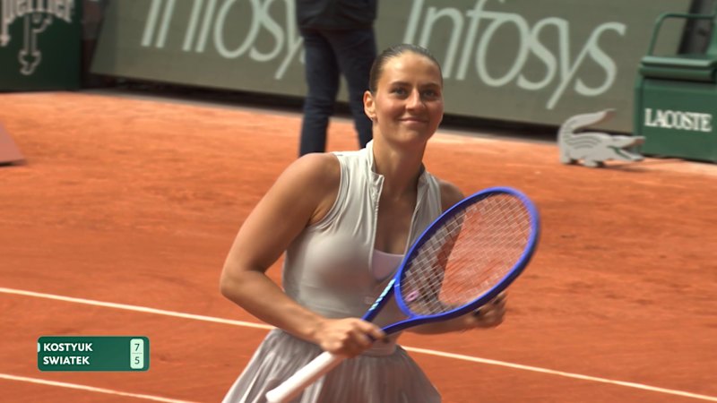 Kostyuk dances for the crowd