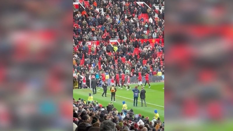 Manchester United faces what commentators describe as complete disarray