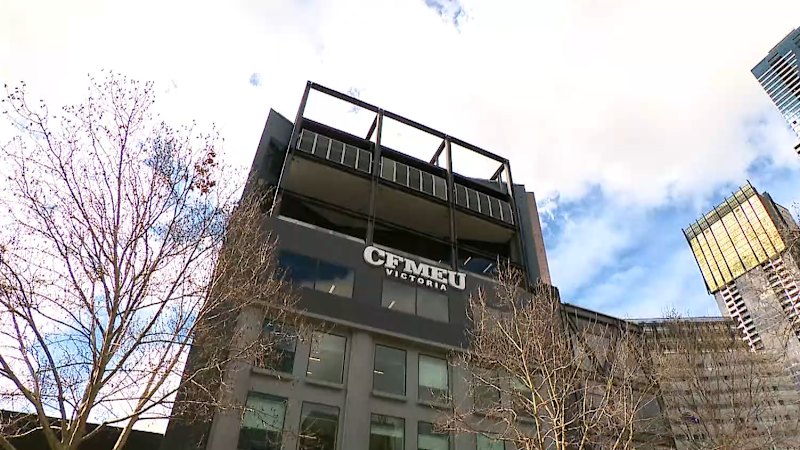 Police raid Victorian CFMEU headquarters as five arrested in corruption probe