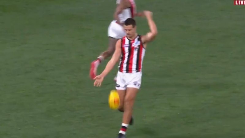 Silvagni gets booed by Carlton fans
