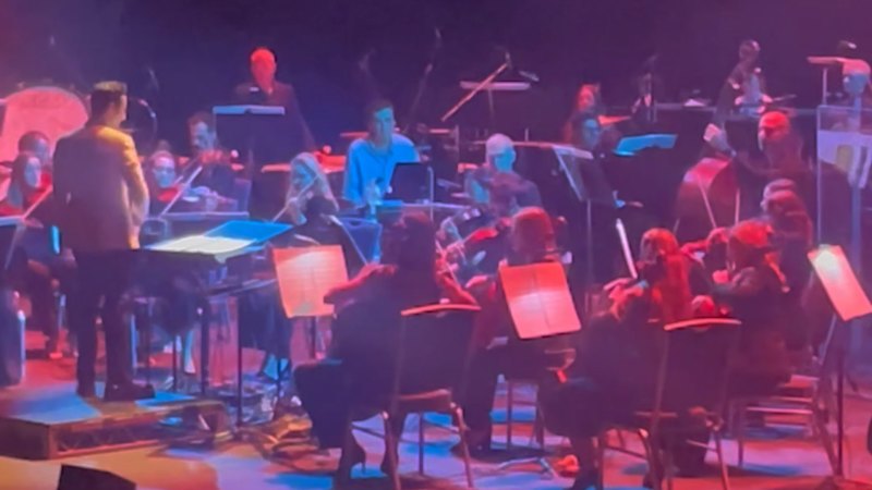 Audience member Sterling Nasa performs in Justin Hurwitz's La La Land In Concert