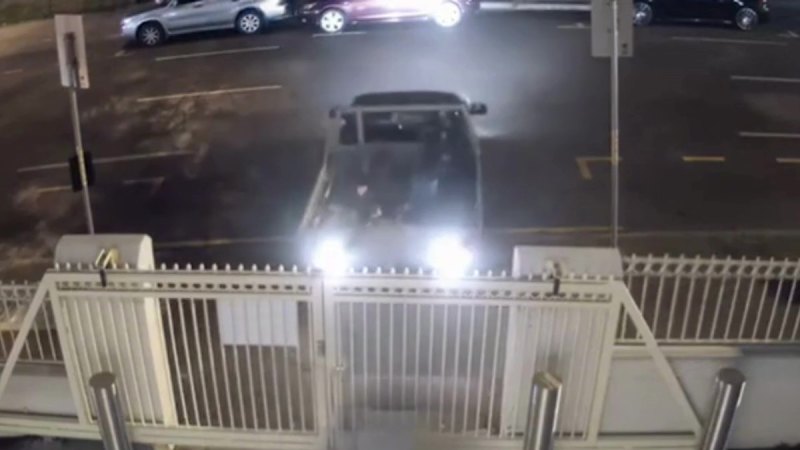 Brisbane Synagogue gate rammed by vehicle
