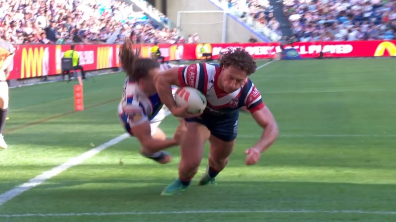 Nawaqanitawase crashes over after Teddy tap-on