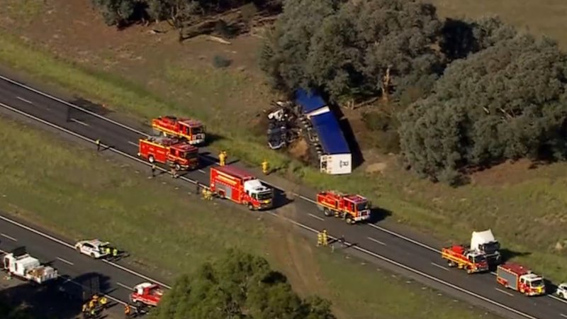 Horror crash closes Hume Highway