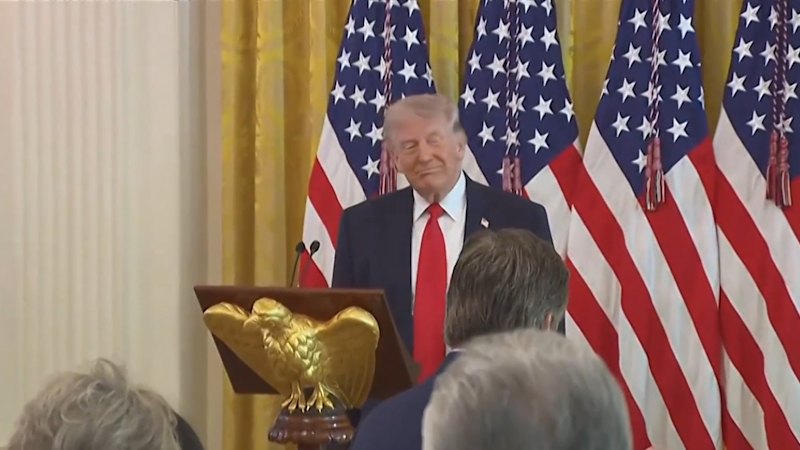 Trump threatens to block Strait of Hormuz