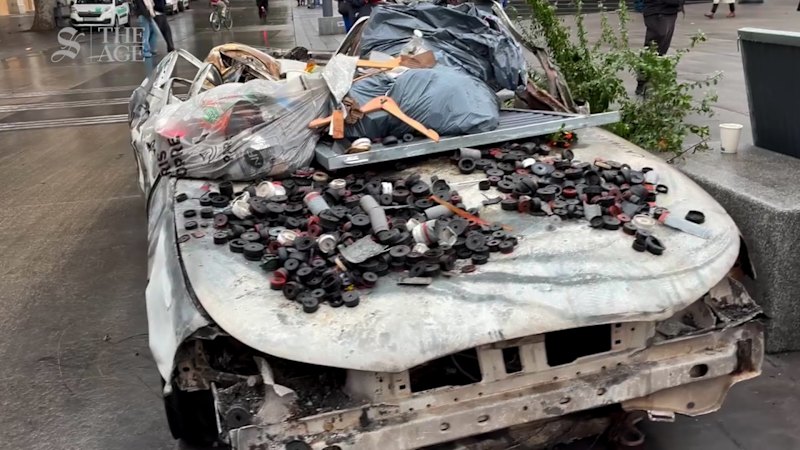 France cleans up after riots