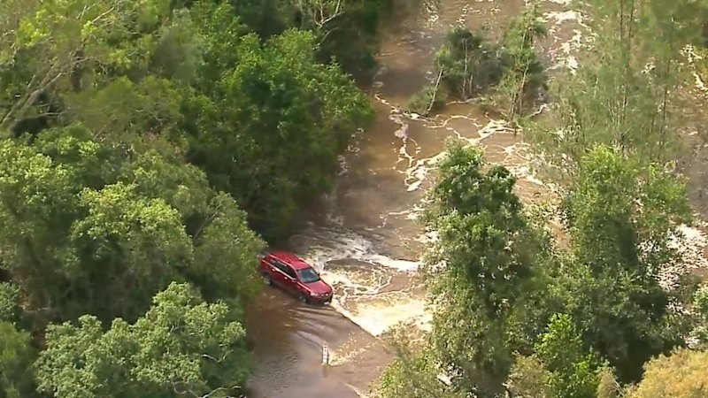 Residents of outback Queensland town on alert for major flooding