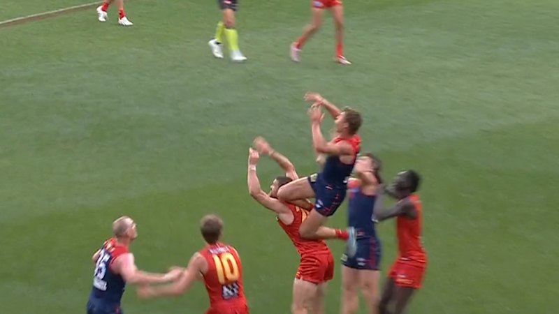 High-flying Dee takes an epic grab