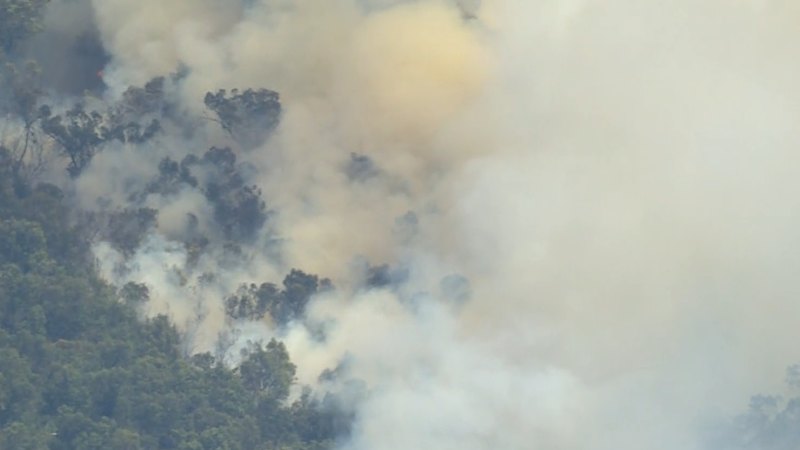 Otways communities endure nervous wait as fire conditions peak