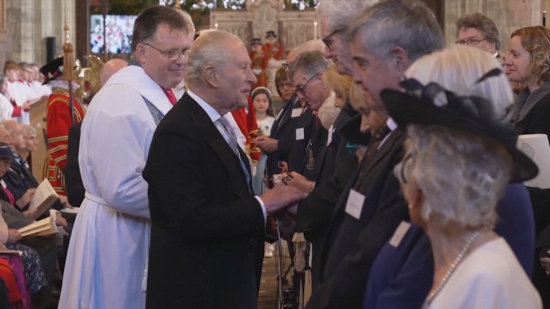 King and Queen hand out coins in Wales