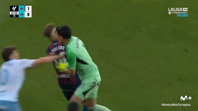 Spanish goal keeper throws haymaker after red card