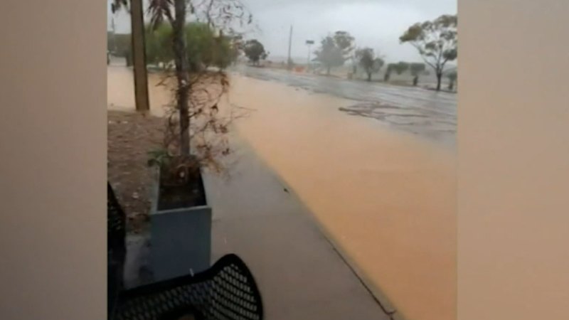 Floods hit outback South Australia
