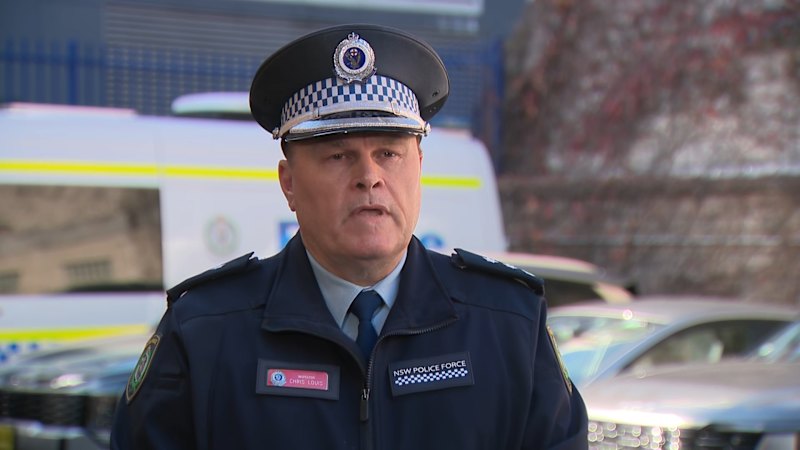Driver on the run after escaping police, hitting cars in Sydney’s east