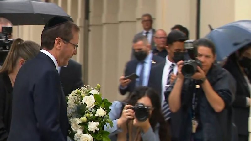 Israeli president pays tribute to Bondi victims, praises new anti-hate laws