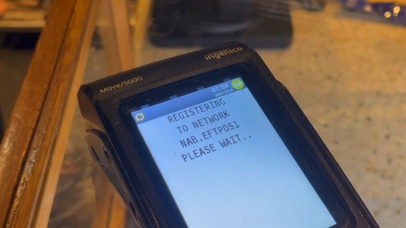 Victorian train commuters left in cold after major network outage