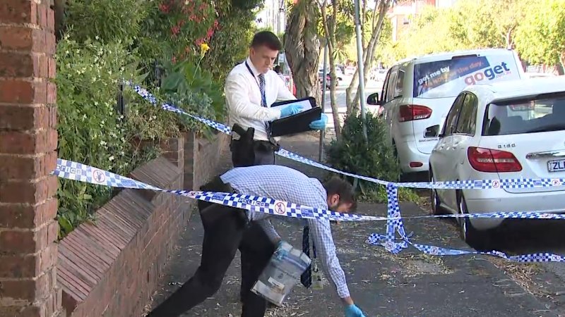 Man arrested after bomb scare beside two Melbourne schools