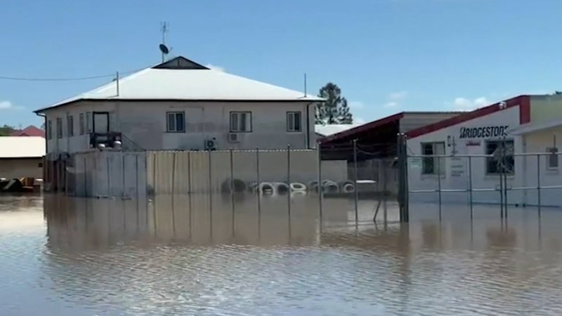 Residents told to leave as major flooding continues