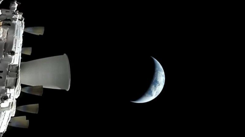 Artemis II en route to the moon