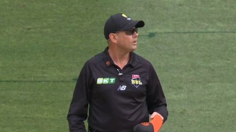 Smith given out lbw after review