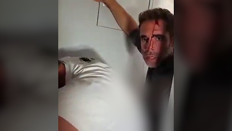 Passengers rush cockpit to subdue pilot
