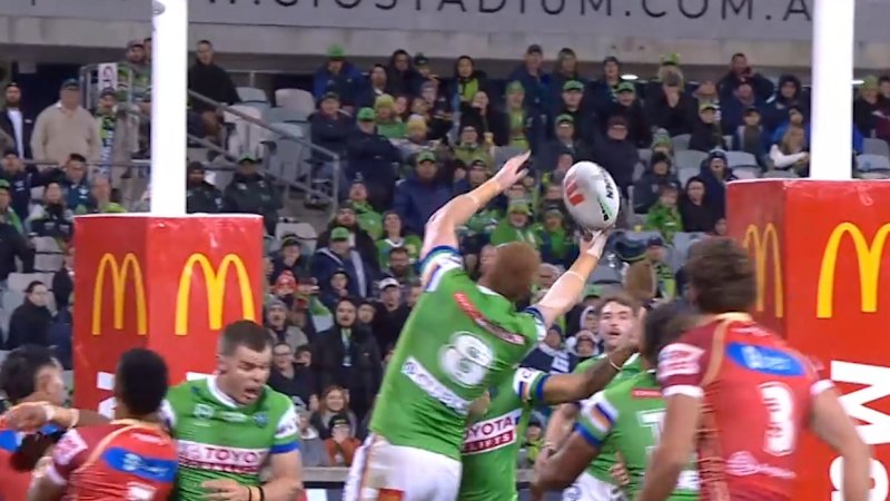 Bizarre error gifts Big Red four points