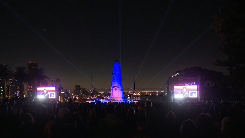 Tens of thousands pause to honour Anzacs