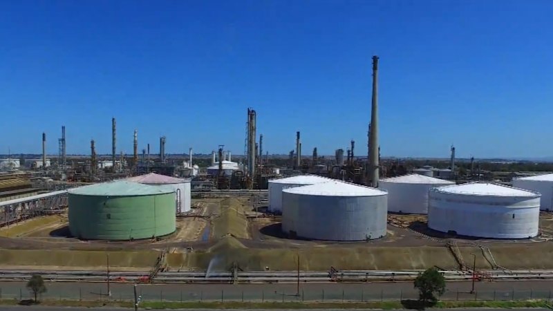 Governments eye new oil refinery for Western Australia