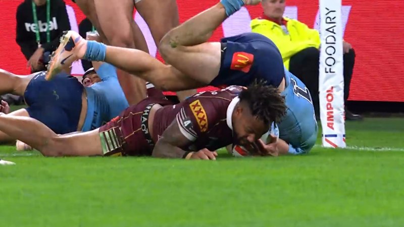 Missed tackle opens space for the Hammer