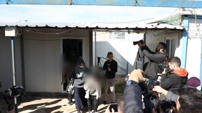ISIS-linked families to arrive in Australia today