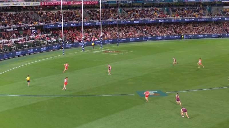 Warner kicks goal of the game for Swans