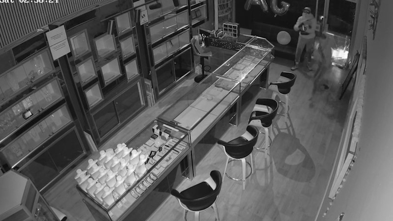 $50k of jewellery stolen in smash-and-grab