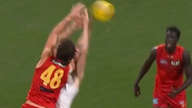 Suns coach fumes at controversial call