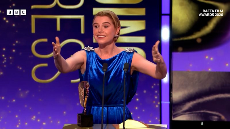 Jessie Buckley accepts BAFTA for Best Leading Actress
