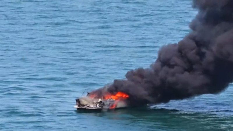 Man escapes major boat fire on Victoria's Port Phillip Bay
